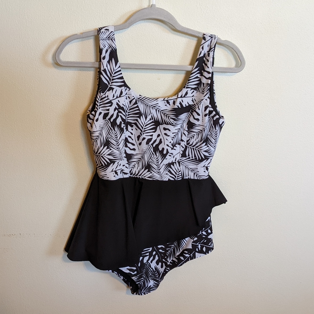 Estivo one piece swimsuit Sz M